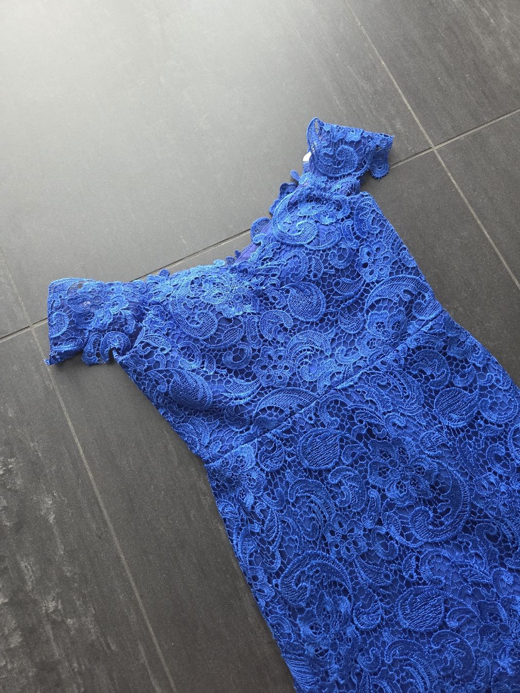 Kleider: Wunderschönes, blaues Abendkleid, Grösse 36, neuwertig. – Gebraucht aus Roggwil BE von PopArtStationBern 1