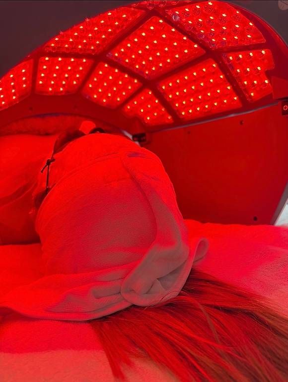 Attrezzature mediche: Machine LED professionnelle  parfait état – Usato da Genève venduto da Fatimeri 2