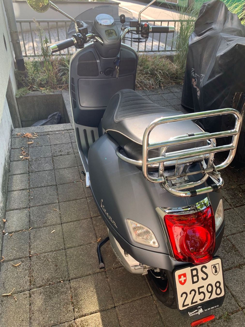 Vespa Scooters: Vespa Roller grau Sonderedition Nummer 6 ca.7200 km – D'occasion à Basel par per_9ysq 6