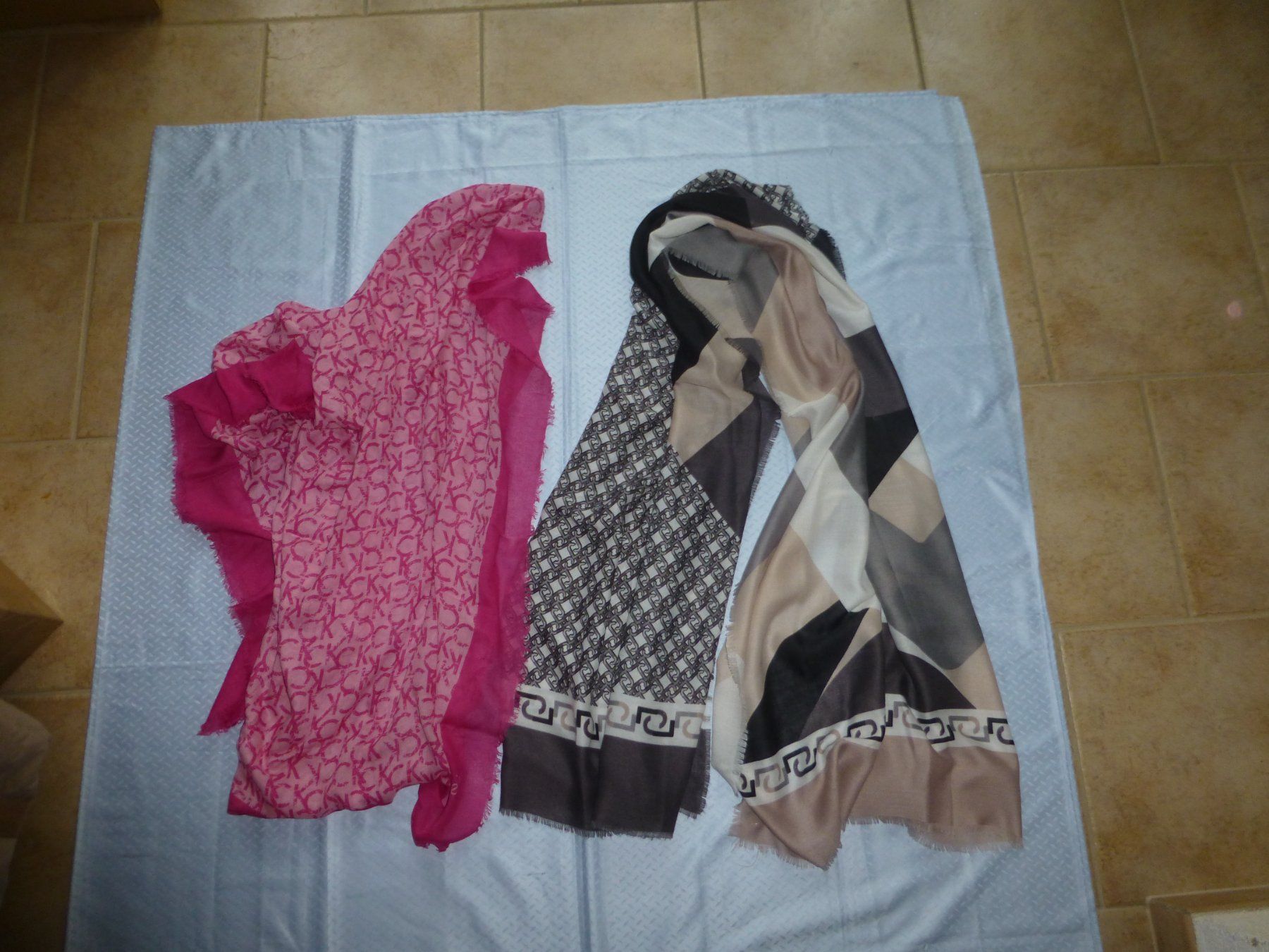 Calvin Klein Foulard & Sciarpe: Foulard von Calvin Klein & Liu Jo – Usato da Würenlingen venduto da drago56 5