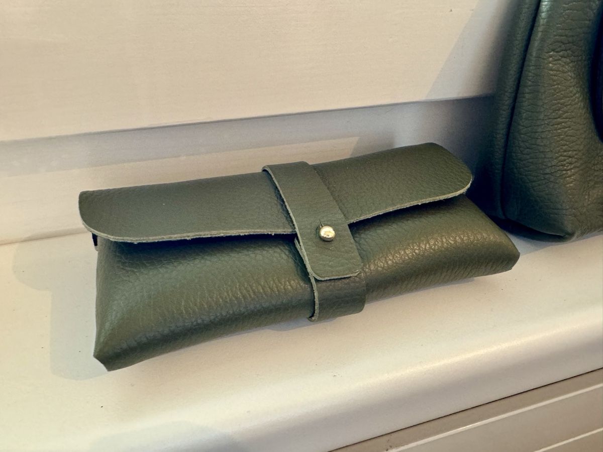 Taschen für Damen: Umhängtasche mit Brillenetui Leder Neu – Neu und originalverpackt aus Kloten von Rtx2 1