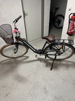 Vélo dame style vintage avec panier, idéal pour l'été!