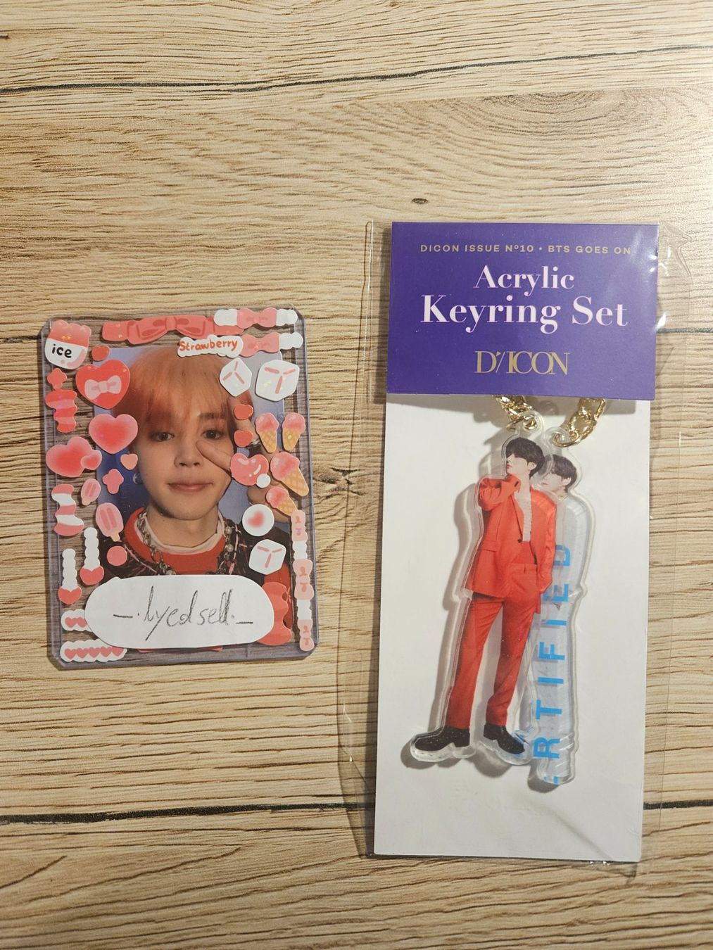 Schlüsselanhänger & - bänder: Taehyung DICON key chain – Neu und originalverpackt aus Muraz (Collombey) von _.byeolsell._
