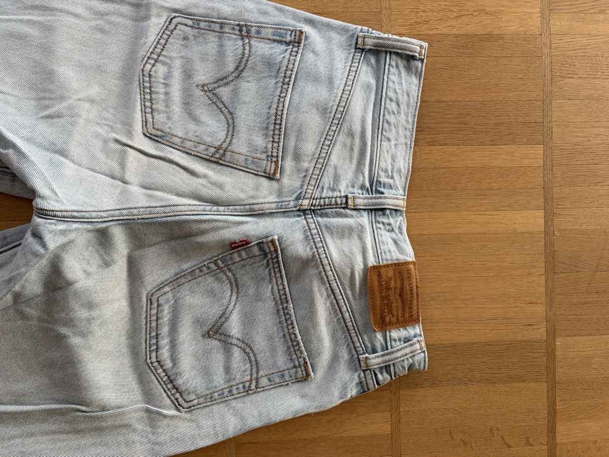 Levi's Jeans: Levi‘s Premium Ribcage  – D'occasion à Zürich par bib_ds9n 1