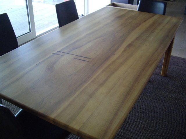 Tables: Esszimmertisch Massiv – D'occasion à Amriswil par lindenmannkia 1