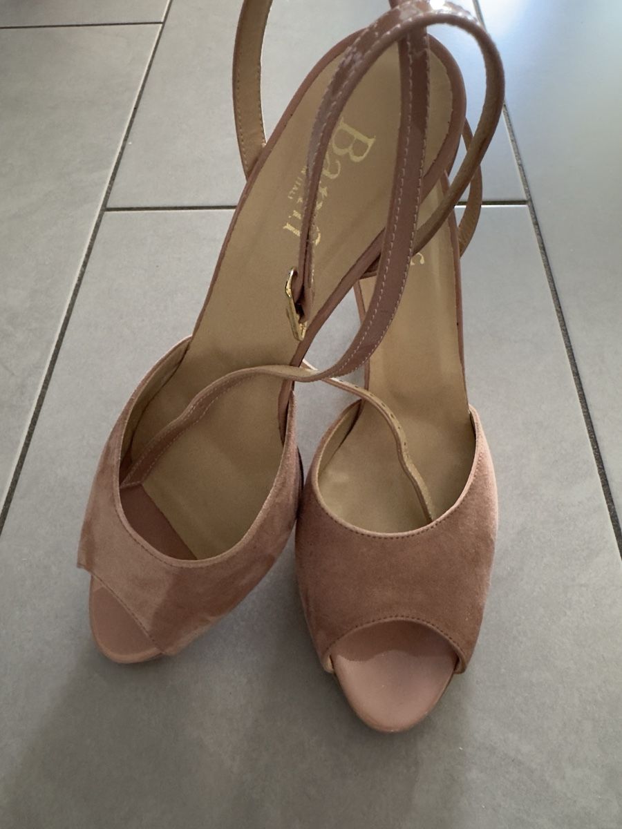 Scarpe da donna: Escarpins en daim rose poudré – Usato da Saxon venduto da joe_75hb 1
