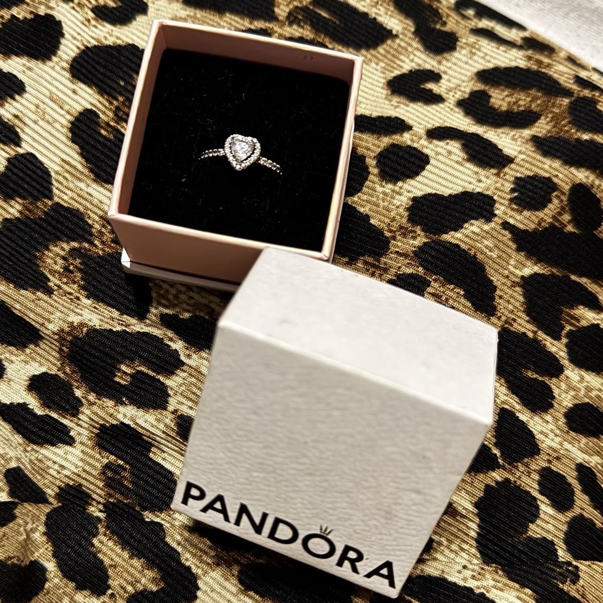 Pandora Anelli: Pandora Herz-Ring Silber – Nuovo e nell'imballaggio originale da Gontenschwil venduto da eli9923