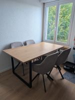Esstisch mit vier Stühlen zu verkaufen 