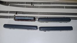 Nahverkehrszug Diesellok  Zwei Wagen und ein Steuerwagen