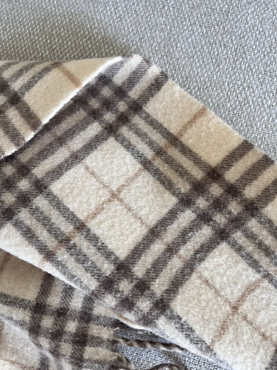 Burberry Foulard & Sciarpe: Burberry Wool Scarf Original – Usato da Lausanne venduto da Danash 4
