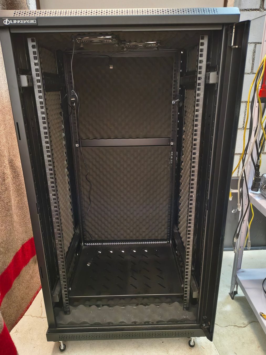 Racks & Cavalletti: Linkbasic Server- / Netzwerk- /Homelab-Rack 19" – Usato da Burg im Leimental venduto da Skorpyx 1