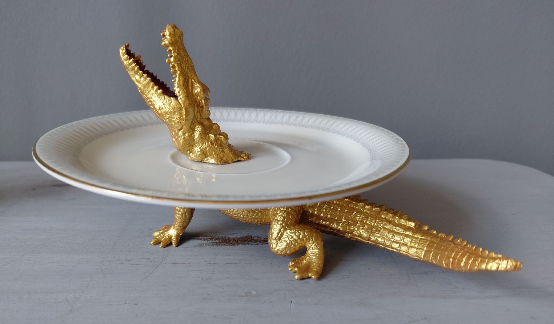 Alle Dekorationen: Etagere mit goldenem Krokodil – Neu (gemäss Beschreibung) aus Wallisellen von Muggeli1970