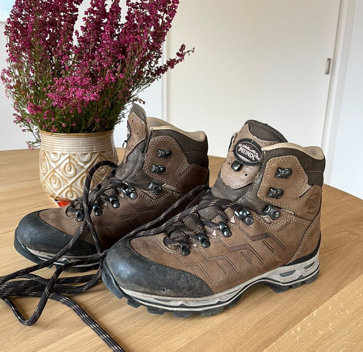 Meindl Damenschuhe: Meindl Wanderschuhe, braun Leder – Gebraucht aus Steffisburg von moa_5m7z