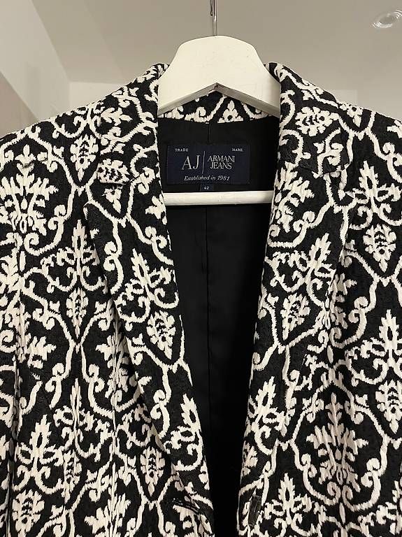 Armani Completi & Tailleur: Armani Blazer schwarz weiss Gr M – Nuovo (secondo la descrizione) da Meilen venduto da SabrinaK1992