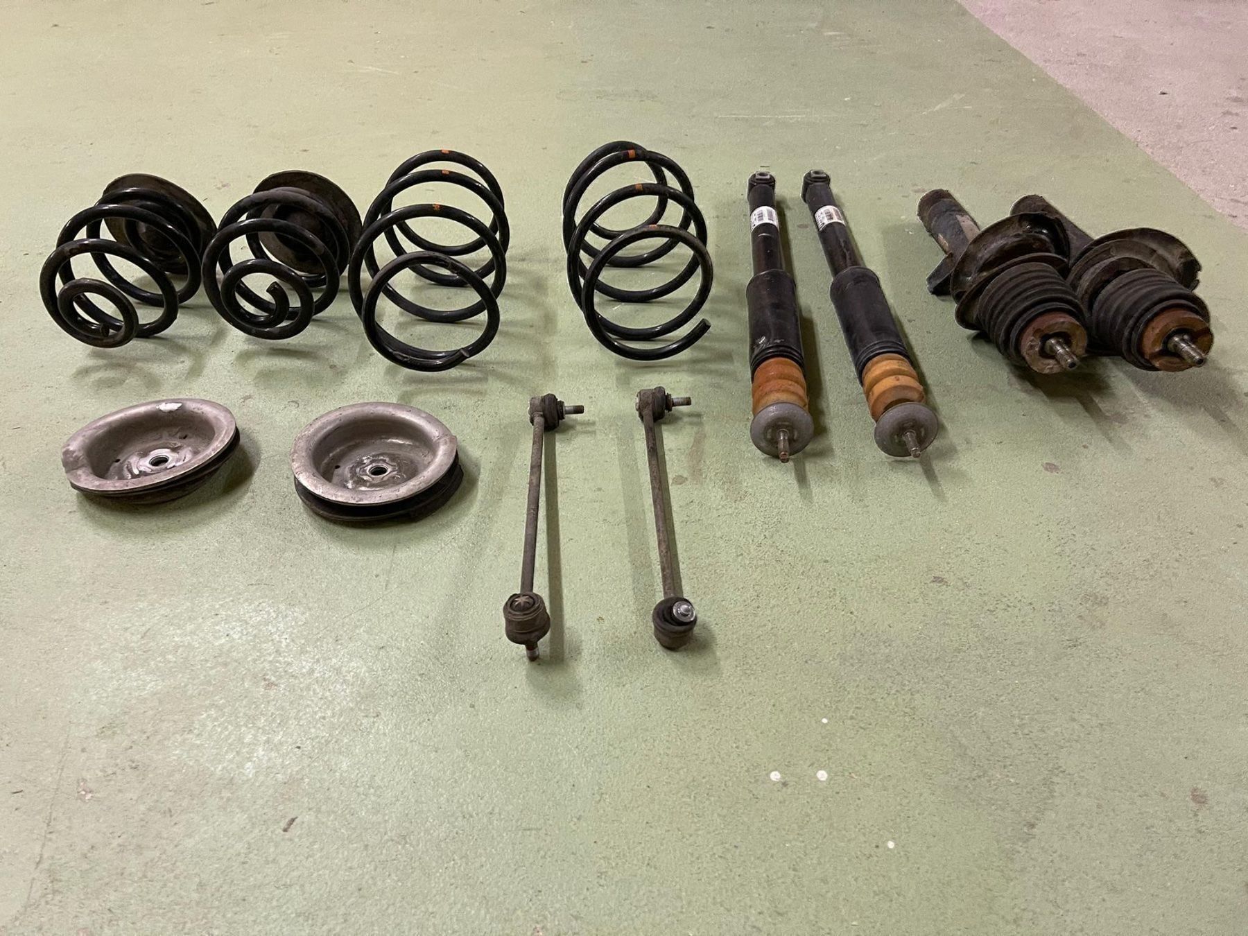 BMW Tutti pezzi di ricambio auto: Original Fahrwerk BMW E46 330xi – Usato da Bösingen venduto da Sanpolo