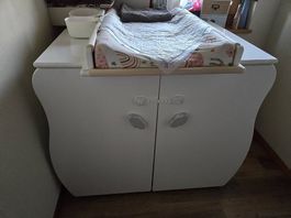 Table à langer avec rangement 