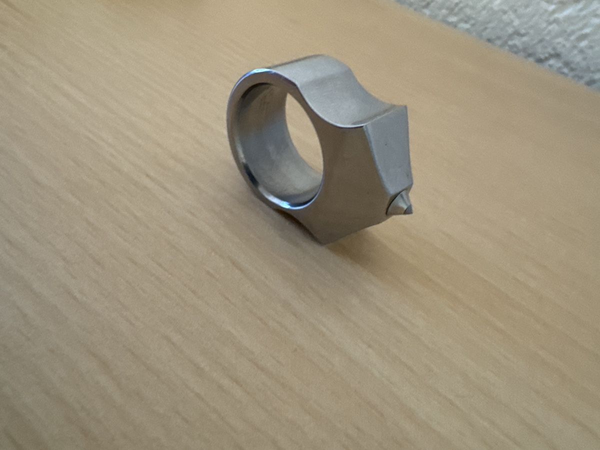 Anelli: Tactical Ring aus Metall mit Tungsten-Spitze – Nuovo (secondo la descrizione) da Au/Zh venduto da BuwBuw94 3