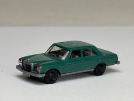 GB3-  Wiking Mercedes 200 patinagrün