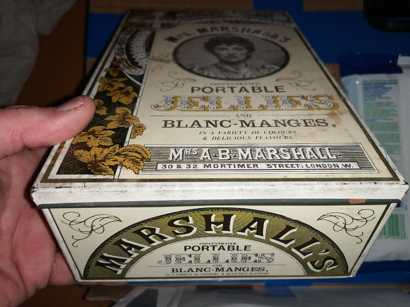 Carillon: Antike Blechdose Mrs. Marshall's yellies – Usato da Zürich venduto da Tin4Life 2