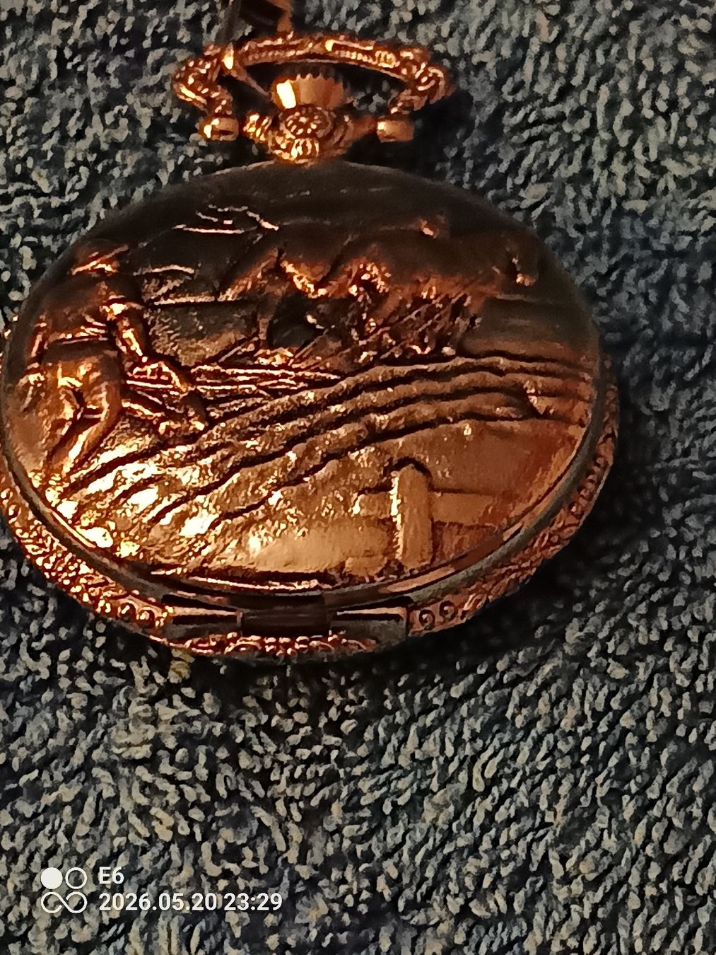Orologi: RundeTaschenuhr mit Bauernmotiv – Usato da Zürich venduto da Mitzi6 4