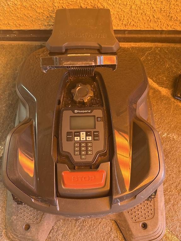 Tondeuses à gazon: Mähroboter Husqvarna Automower 305 – D'occasion à Wil SG par Sandra_federer 1