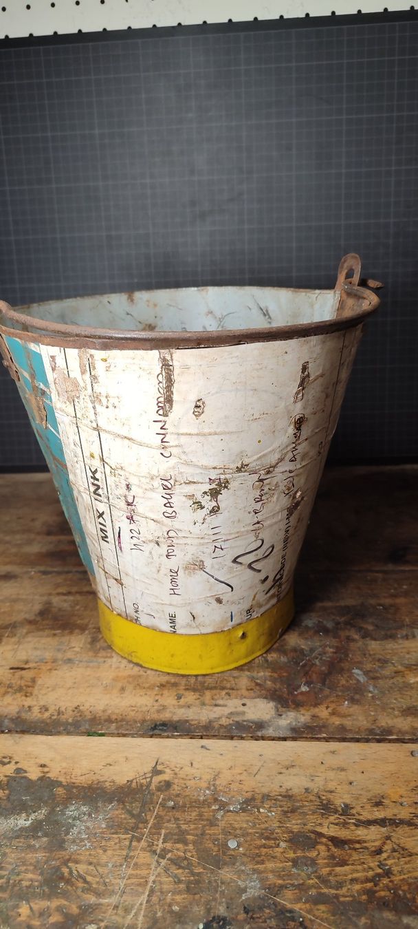 Sonstiges für Haushalt & Wohnen:  Wunderschöne upcycling Eimer Nr 3 – Gebraucht aus Gelterkinden von MYSTOREFORYOU4460 2
