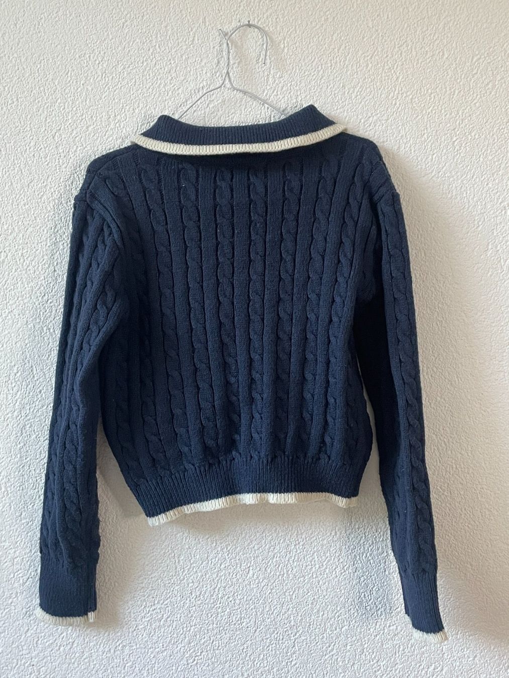 Maglioni & Felpe: blauer Pulli mit weisse Kragen – Usato da Uster venduto da emm_px8k 1