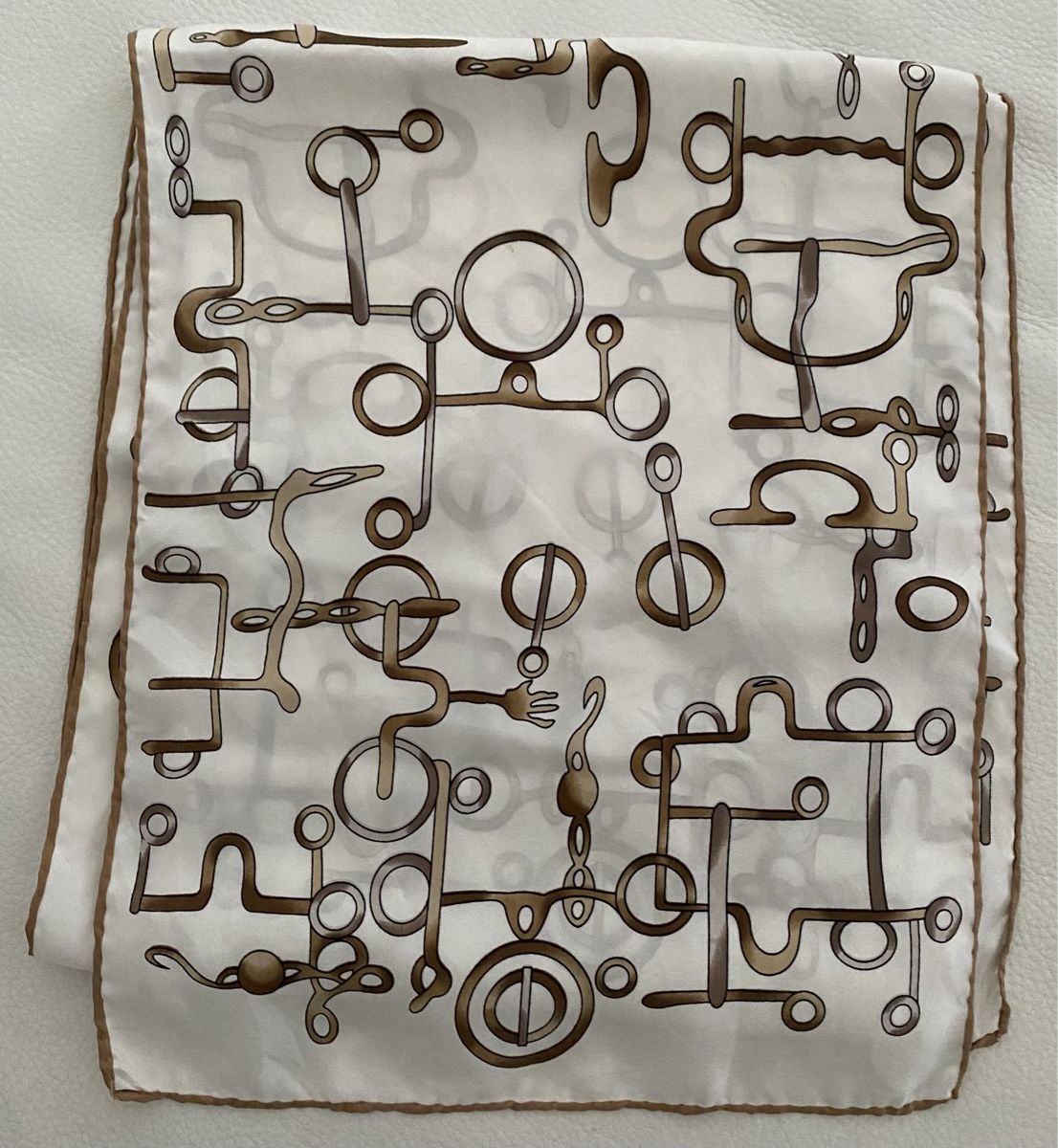Foulards, Tücher & Schals: Seiden Schal 🌸 – Gebraucht aus Opfikon von Luis144 2