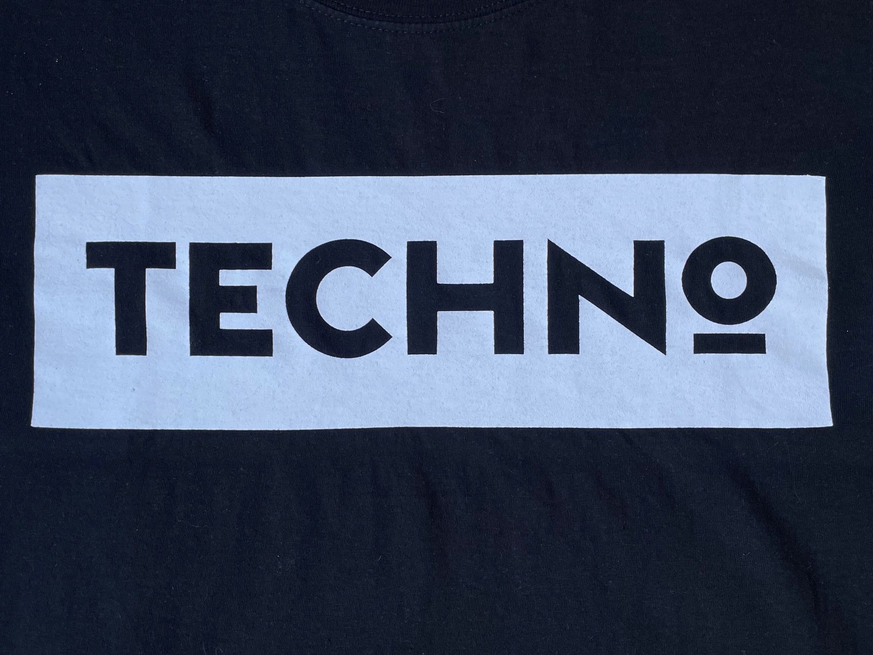 T-shirt: 2K10 T-Shirt Techno Sz M – Usato da Zürich venduto da le_souk 2