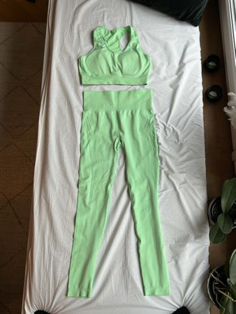 Sportliches Set: Top & Leggings, Gr. M