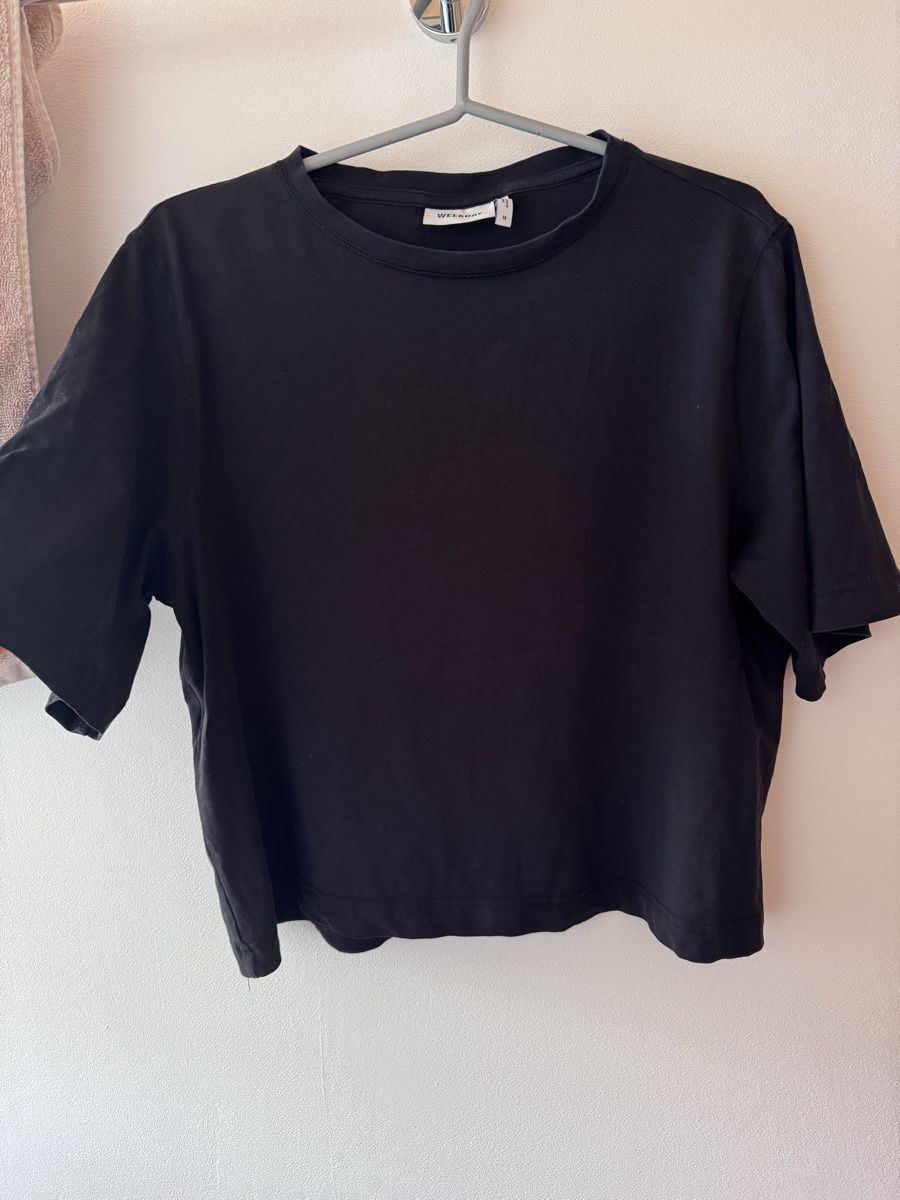 Weekday T-shirts: Weekday tshirt – D'occasion à Klosters par jewelsy