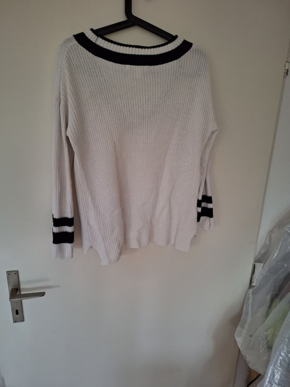 Maglioni & Felpe: Amisu Strickpullover XS, weiss mit schwarzen Streifen. – Nuovo (secondo la descrizione) da Münchenstein venduto da soistes 1