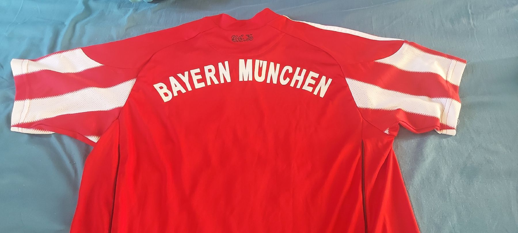 Bayern München Scarpe, pantaloni & magliette da ginnastica: FC Bayern München Trikot, Saison 2010/2011 – Usato da Liestal venduto da swary007 3