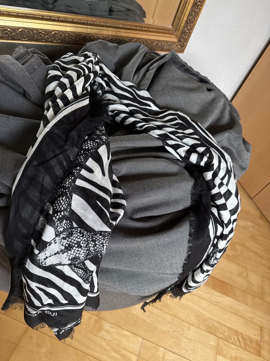 Foulard & Sciarpe: Barbara Bui Schal neuwertig – Usato da Lenzburg venduto da Gardenia2010 3