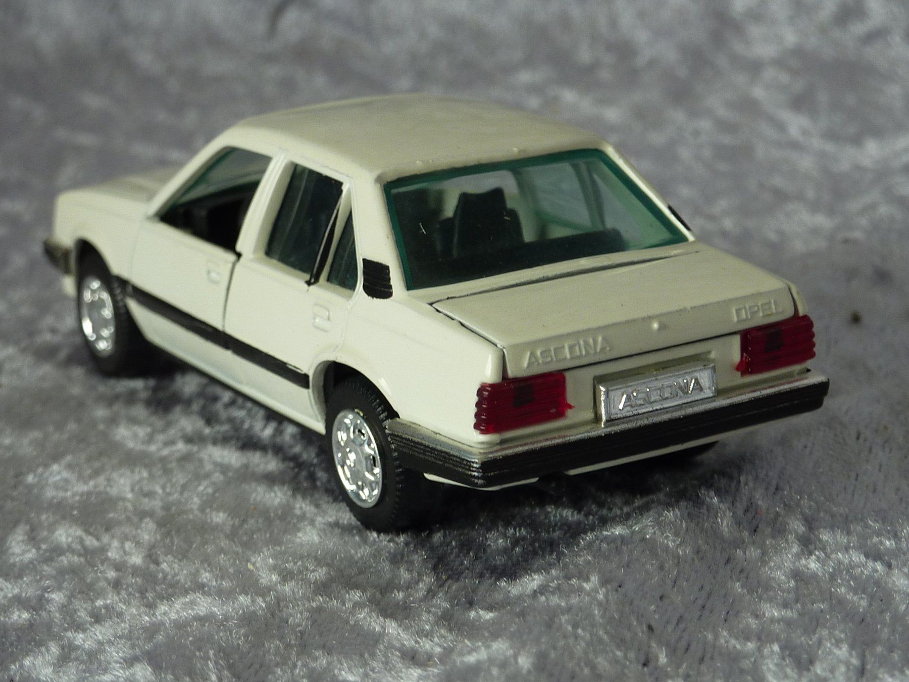 Opel Modellautos: Opel Ascona C  1:43 – Gebraucht aus Dürrenäsch von modellautos4you 2