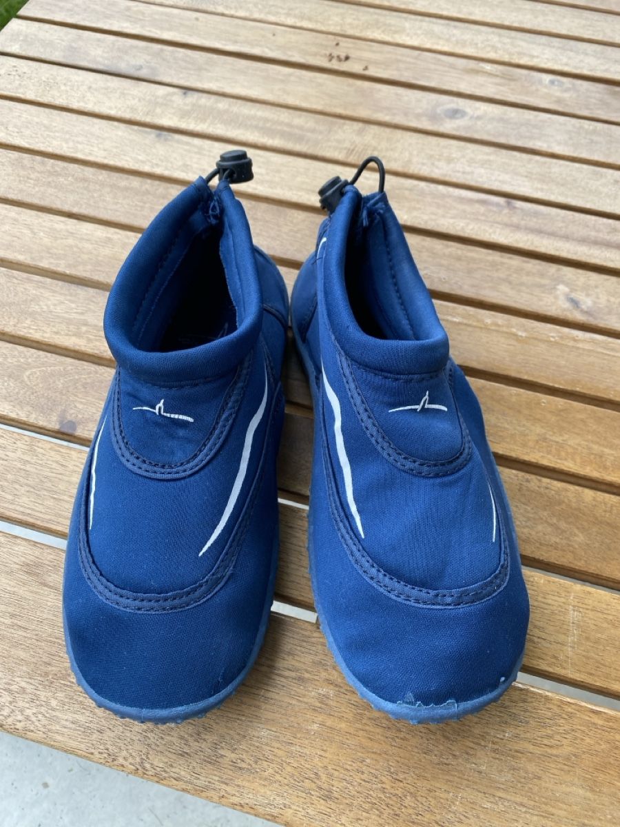 Schuhe für Jungen: Badeschuhe Kinder – Gebraucht aus Thalwil von val_bm5t