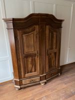 Antiker Schrank Massivholz Nussbaum
