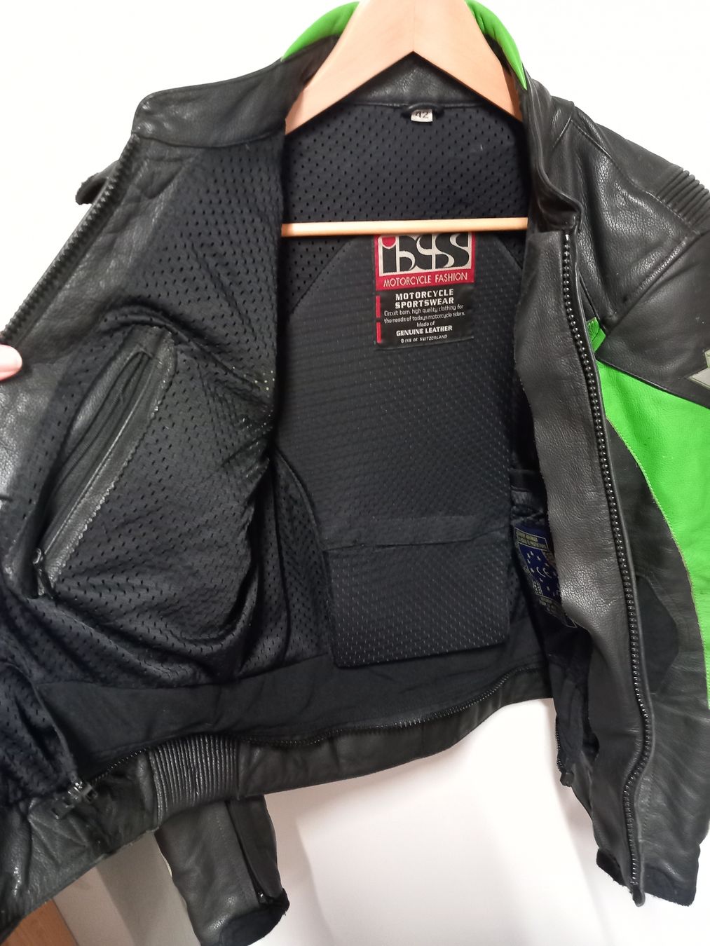 IXS Giacche: IXS Motorradjacke Leder Damen Gr.42 – Usato da Gwatt (Thun) venduto da umwelt-brocki 4