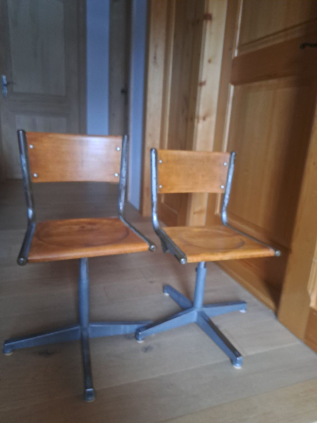 Sedie: Chaises ecoliers – Usato da Charmey (Gruyère) venduto da pat_72h9