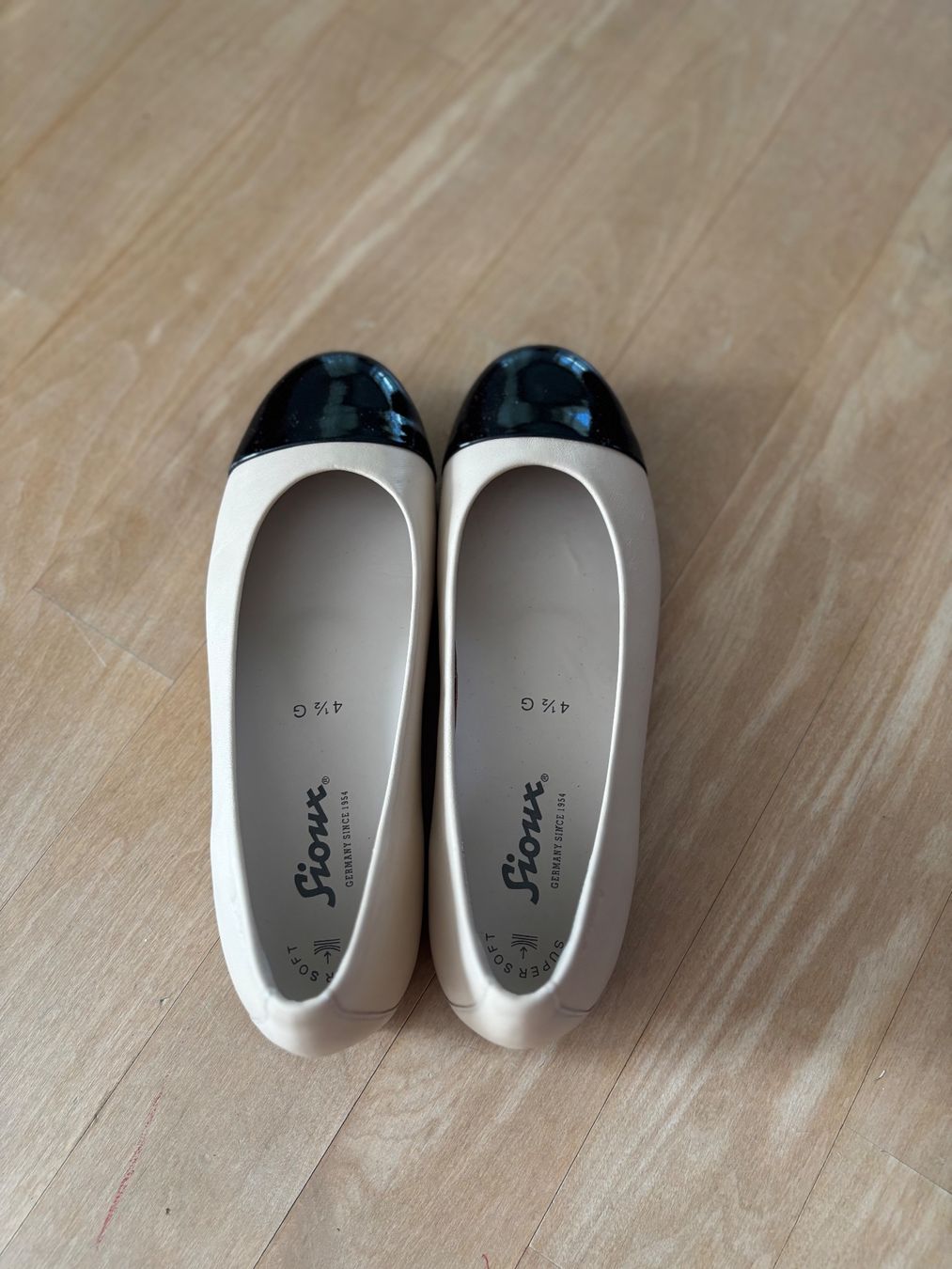 Damenschuhe: Ballerina beige mit Lackspitze Gr. 37.5 – Neu (gemäss Beschreibung) aus Büttikon AG von Kunzoworld 1