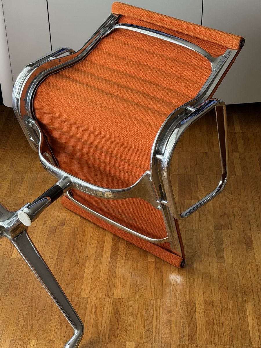 Vitra Sedie: Chaise Vitra EA 108 pivotante  – Usato da Bussigny venduto da ShopOp 2