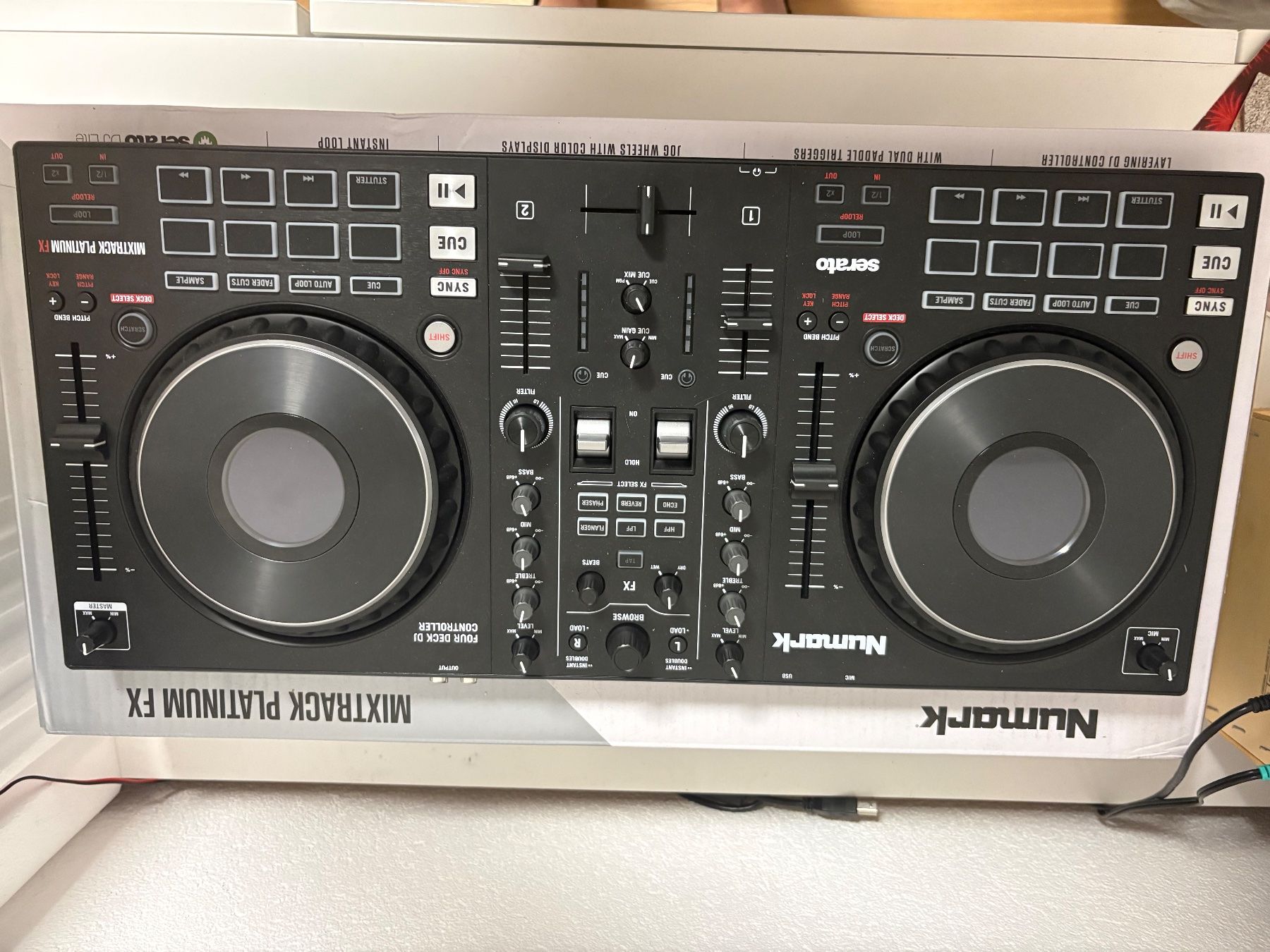 Numark Platines de mixage: Numark Mixtrack Platinum FX DJ Controller guter Zustand – D'occasion à Müntschemier par sra_8wph