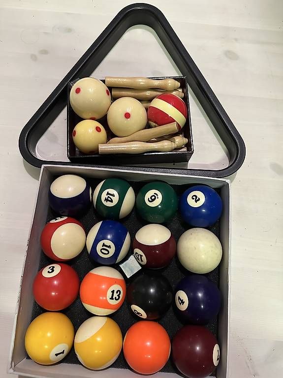 Tavoli da biliardo: Billard Kugeln und Zubehör  – Usato da Muttenz venduto da anna123