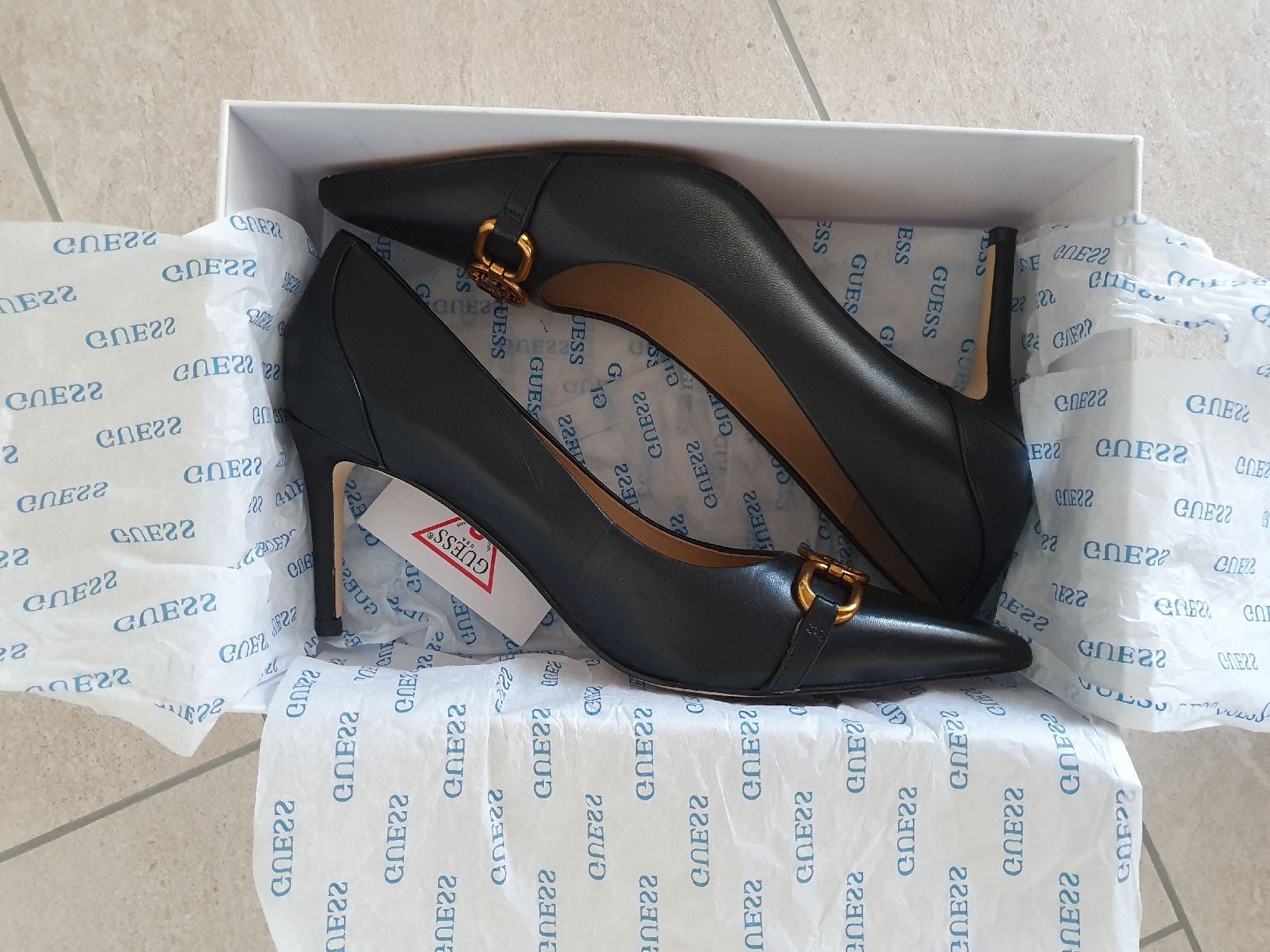 Guess Scarpe da donna: Wunderschöne Guess Pumps schwarz - gold – Nuovo (secondo la descrizione) da Wettingen venduto da __Dom__ 8