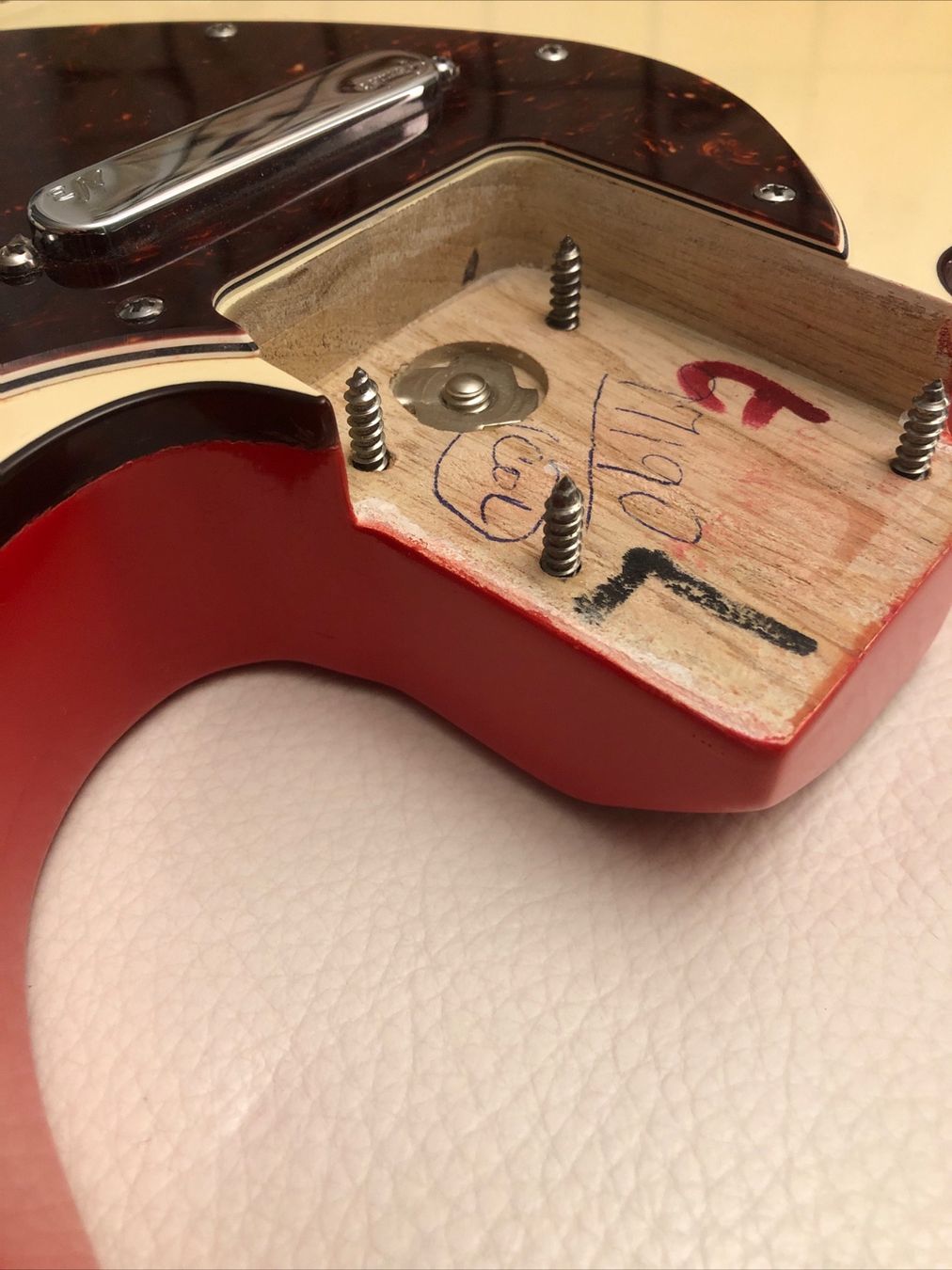 Fender Musikinstrumente: Fender Telecaster American Deluxe Thinline 2013 body – Gebraucht aus Sugiez von  4