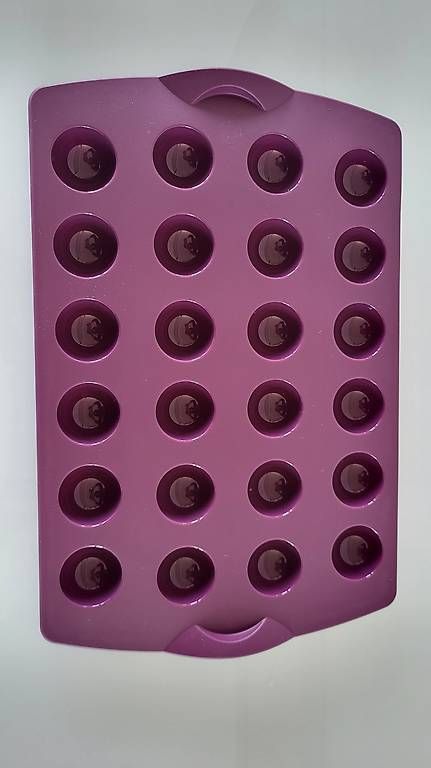 Backformen: TUPPERWARE Silikonform NEU – Gebraucht aus Therwil von cha_m68j