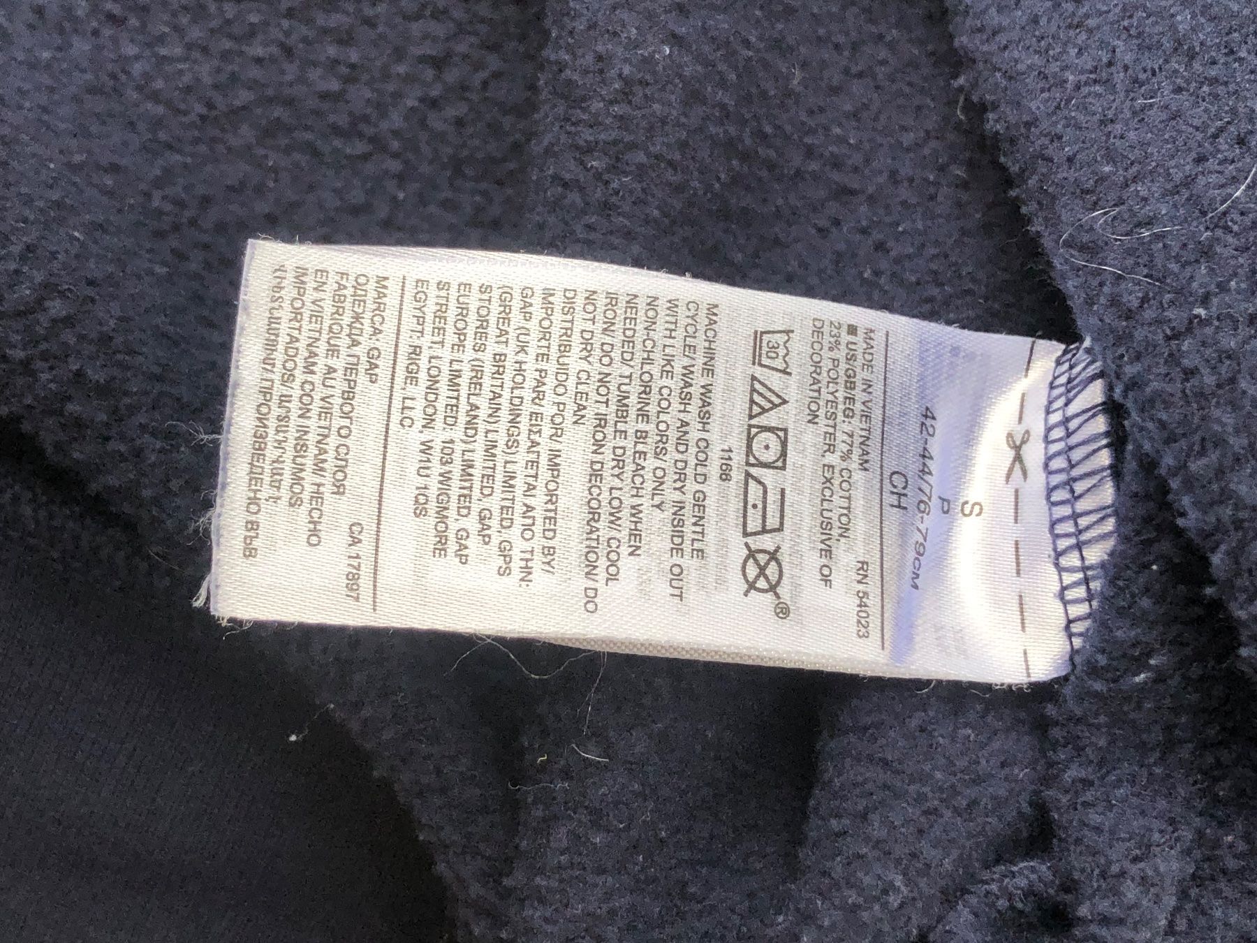 Gap Pullover & Sweatshirts: Blue Gap sweat-shirt – Gebraucht aus Lausanne von jul_jpm7 2