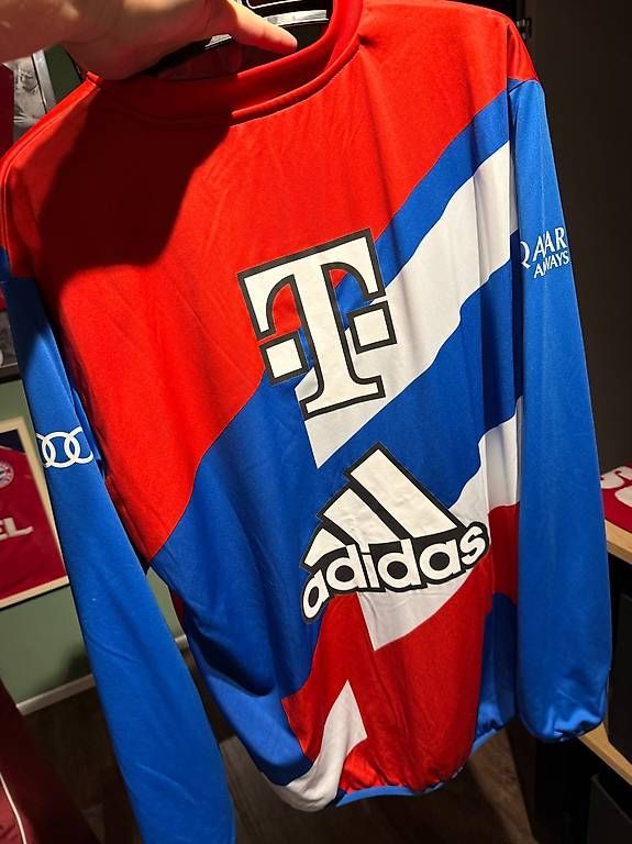 Adidas Canottiere & Pantaloni: FC Bayern Original Pullover getragen und unterschrieben – Usato da Schötz venduto da stan1984 3