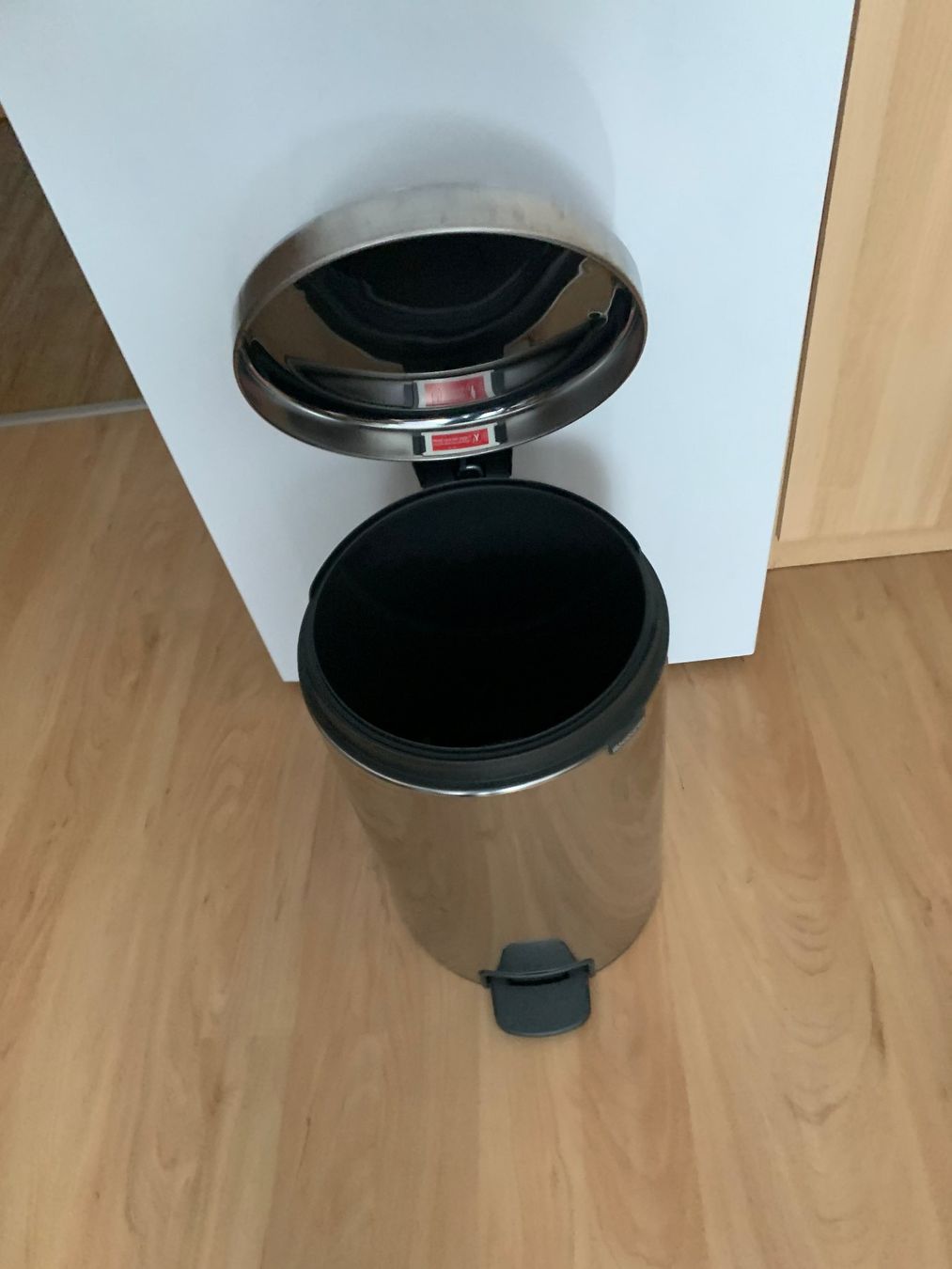 Abfalleimer: Abfalleimer mit Fuss Bedienung – Gebraucht aus Waltenschwil von om70 3