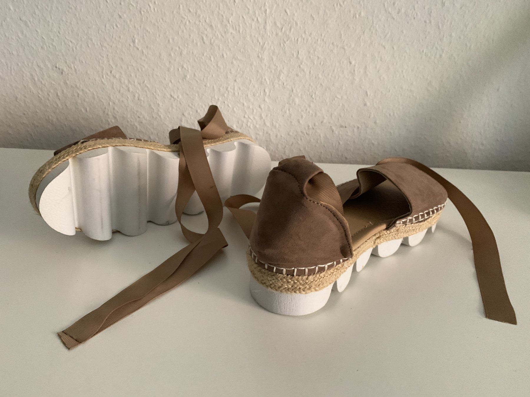 Scarpe da donna: Sandale braun-weiss - 39 – Usato da Zürich venduto da Diazaio 2
